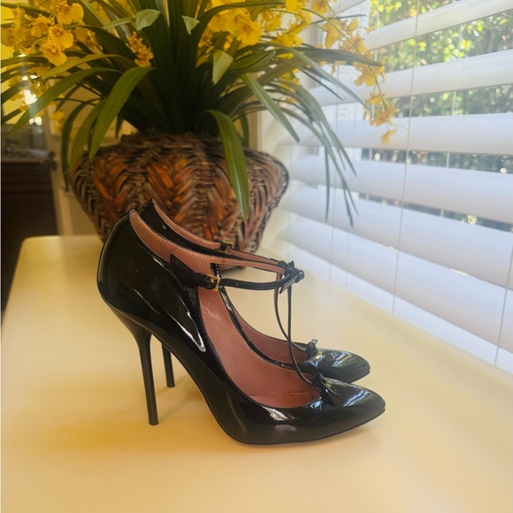 Gucci Shoes - Gucci Black T-Strap Heels with Stiletto